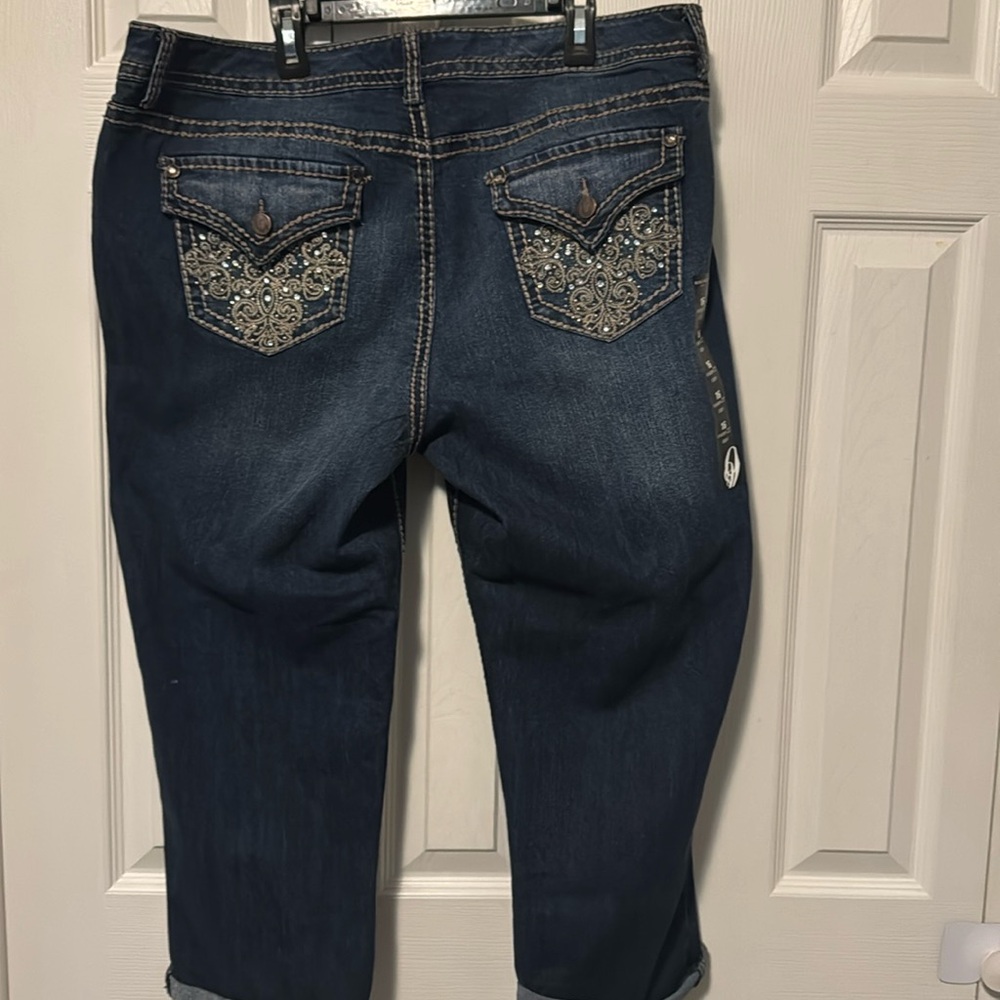 Women’s Nine West capri jeans. NWT